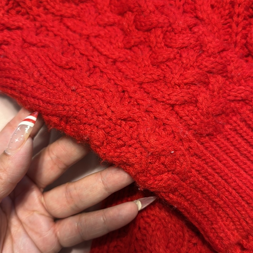 Red sweater - Picture 4 of 8